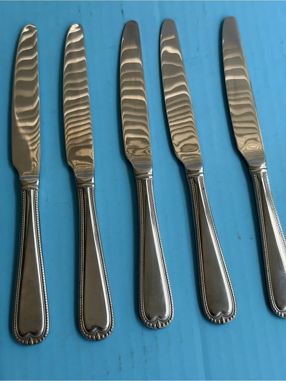 Set of 5 Beaded Edge Stainless Dinner Knives - Heart design